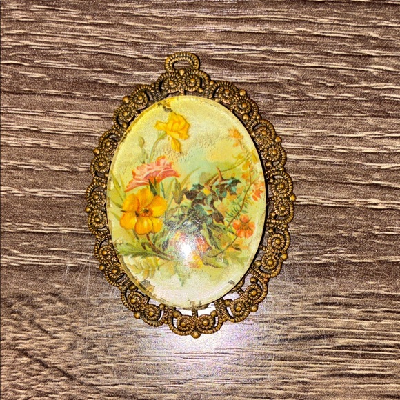 Vintage Jewelry - Vintage Floral Cameo Pendant